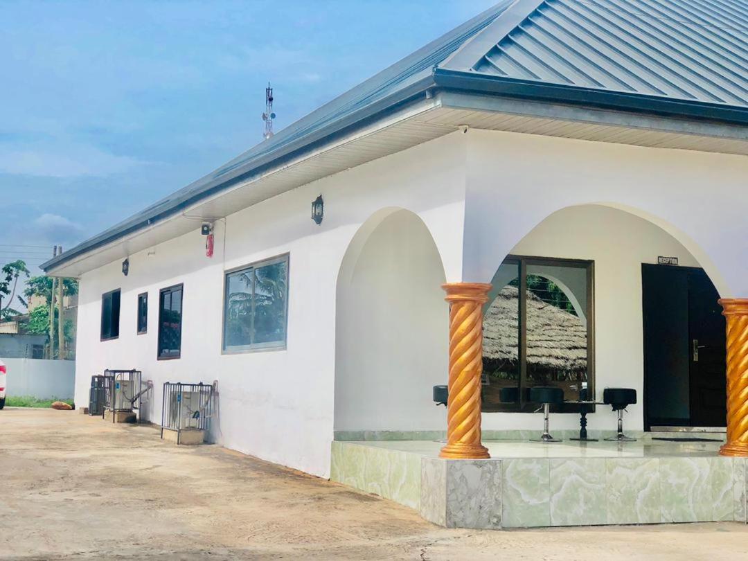 Nana'S Holiday Let Adenta Exterior photo