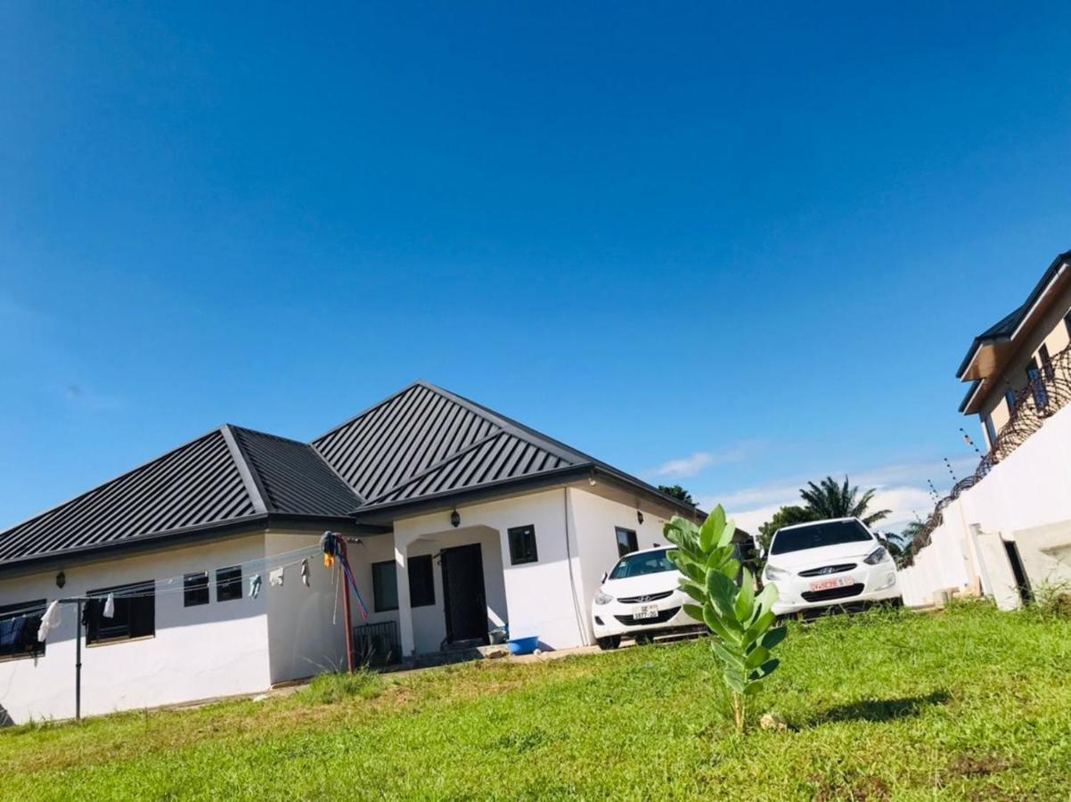 Nana'S Holiday Let Adenta Exterior photo