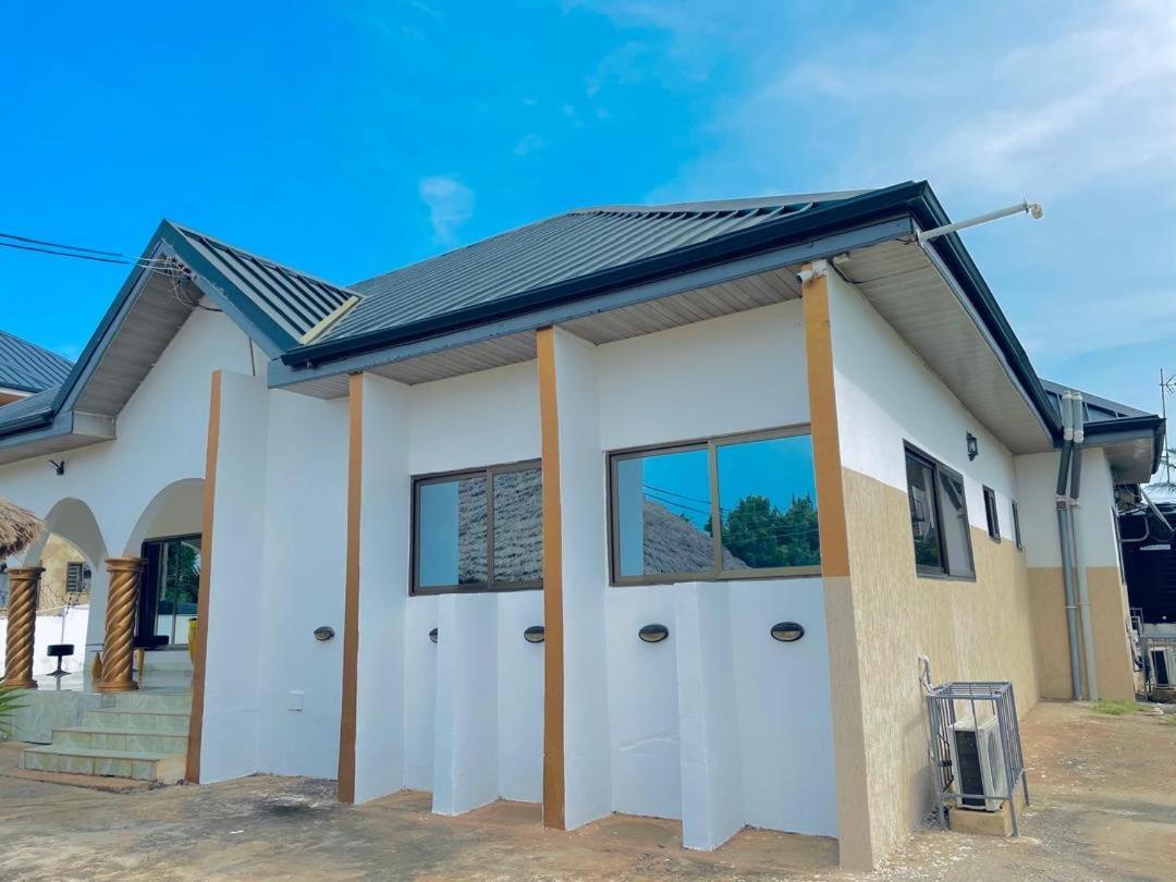 Nana'S Holiday Let Adenta Exterior photo