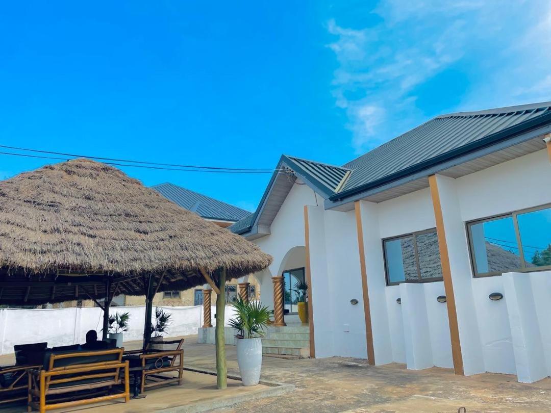 Nana'S Holiday Let Adenta Exterior photo