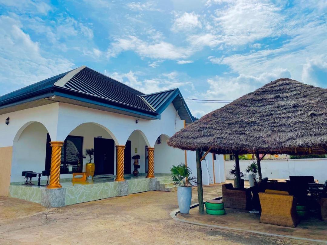 Nana'S Holiday Let Adenta Exterior photo